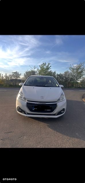 Peugeot 208 - 8