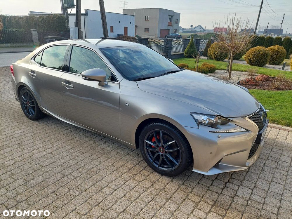 Lexus IS 300h F Sport - 2