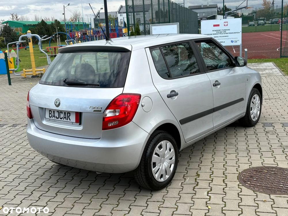 Skoda Fabia ver-1-2-12v-active - 6