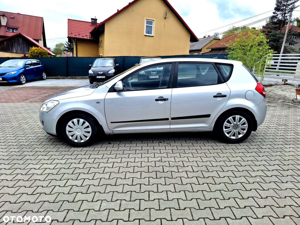 Kia Ceed - 25