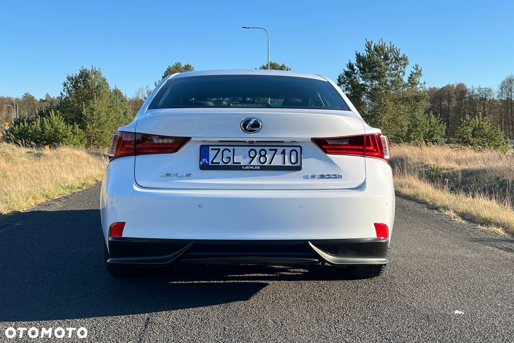 Lexus IS 300h F Sport - 7