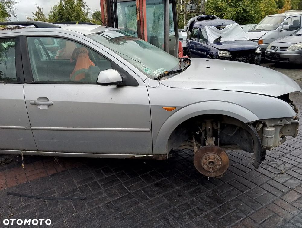 Ford Mondeo Mk.3 (00-03r.) 1.8B 125KM. Silnik CHBA, CHBB Skrzynia MTX 75 lakier Stardust Silver (metalic) . Cały na części GWARANCJA !!!  Przód Tył Zestaw Komplet Drzwi Klapa Zderzak Błotnik Maska Grill Atrapa Szyba Pas Lampa Lusterko Boczki Fotel Kanapa Kokpit Deska Rozdzielcza Przełącznik Włącznik Sterownik Przewody Wiązka Instalacja Moduł Komputer Czujnik Listwa Pompa Alternator Wtryski Głowica Rozrusznik Kompresor Sprzęgło Dwumas Silnik Skrzynia ABS Klimatyzacji Paliwa Wspomagania Kolektor Turbina Przepustnica Zawór Chłodnica Koło Hak Belka Sanki Zawieszenie Mcpherson Półoś Amortyzator Wydech Tłumik Zacisk Most - 8