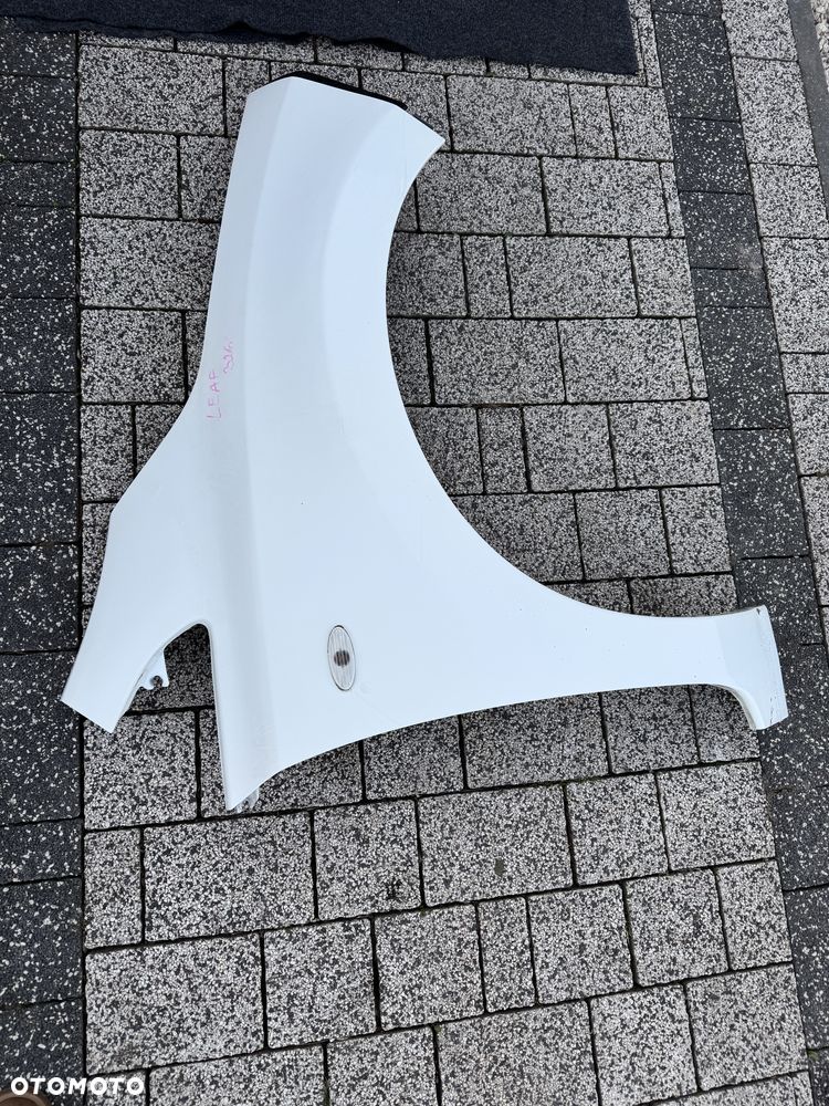 NISSAN LEAF I ZE0 BLOTNIK PRZOD PRAWY LEWY 326G - 7