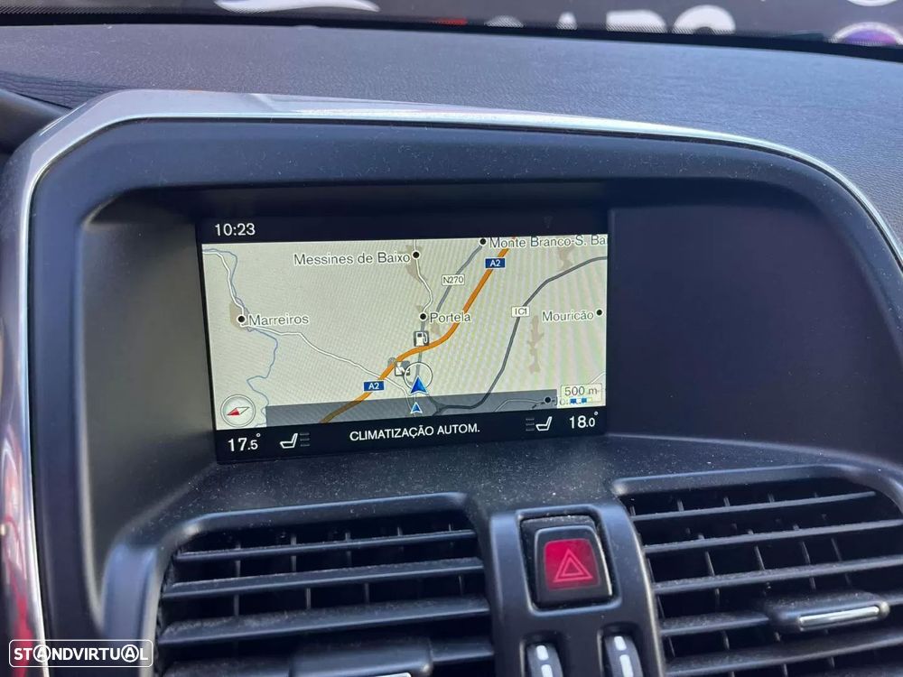 Volvo XC 60 2.0 D4 Momentum Geartronic - 8