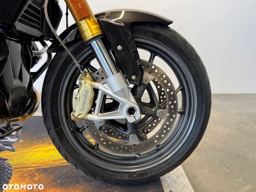 BMW R - 8