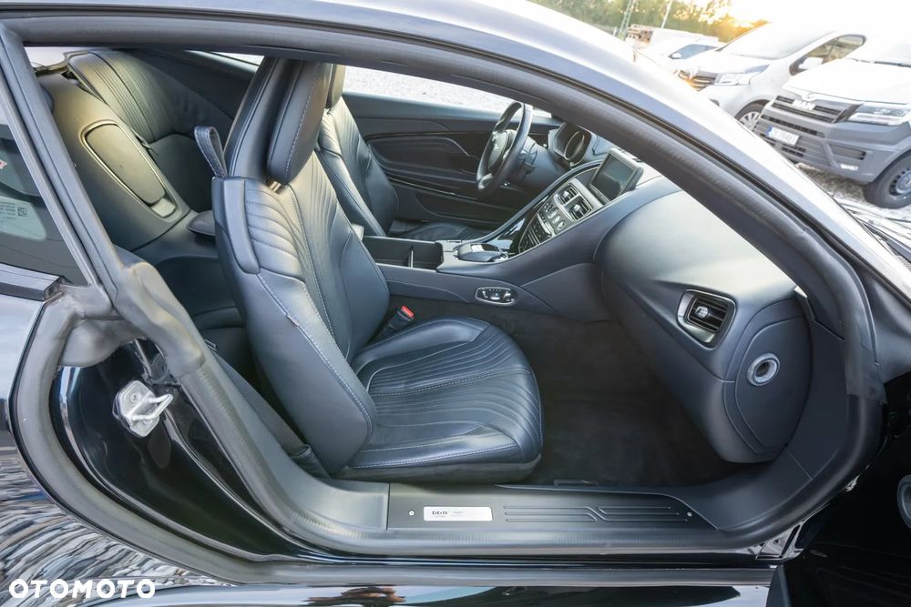 Aston Martin DB11 Standard - 27