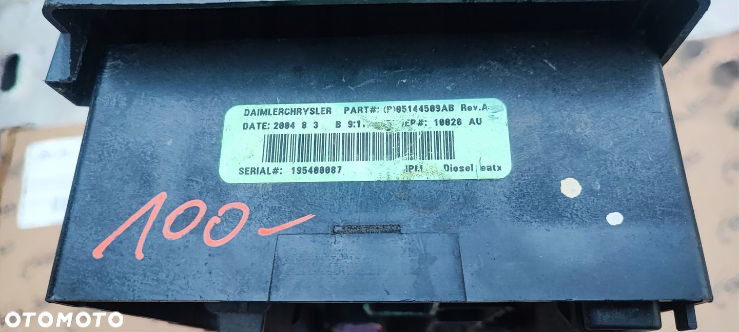 CHRYSLER VOYAGER IV 2.8 CRD SKRZYNKA BEZPIECZNIKÓW 05144509AB - 4