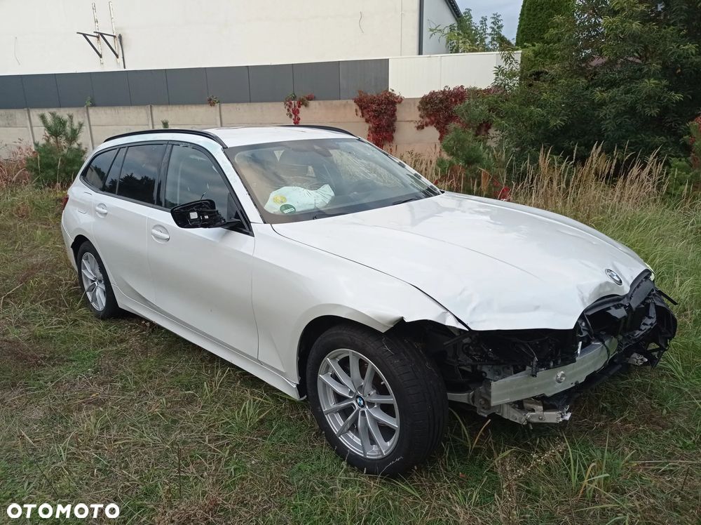 BMW Seria 3 318d mHEV - 21