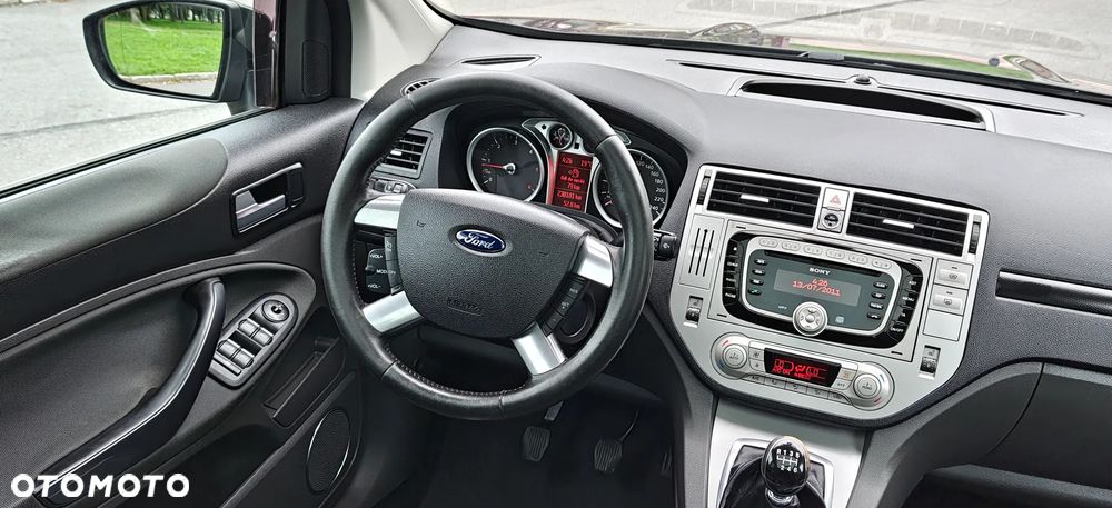 Ford Kuga 2.0 TDCi 4x4 Titanium - 37