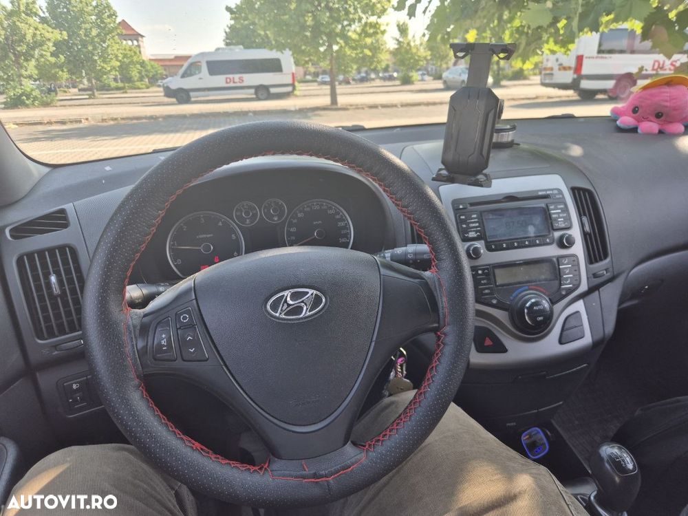 Hyundai i30 1.6 CRDi CLASSIC - 5