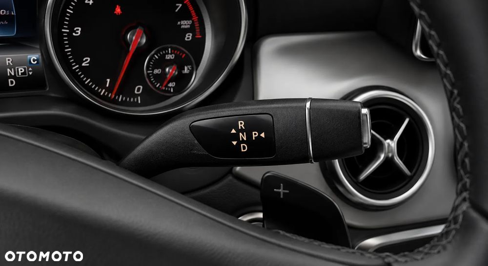 Mercedes-Benz GLA 250 7G-DCT - 18
