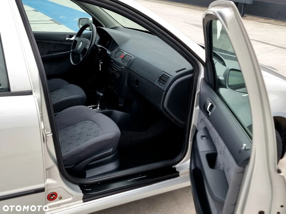 Skoda Fabia 1.4 16V Automatik Sport - 8