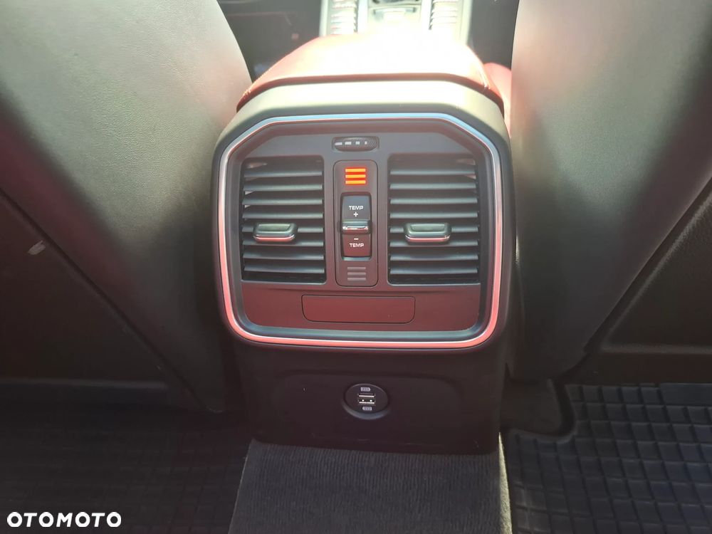 Porsche Macan - 24