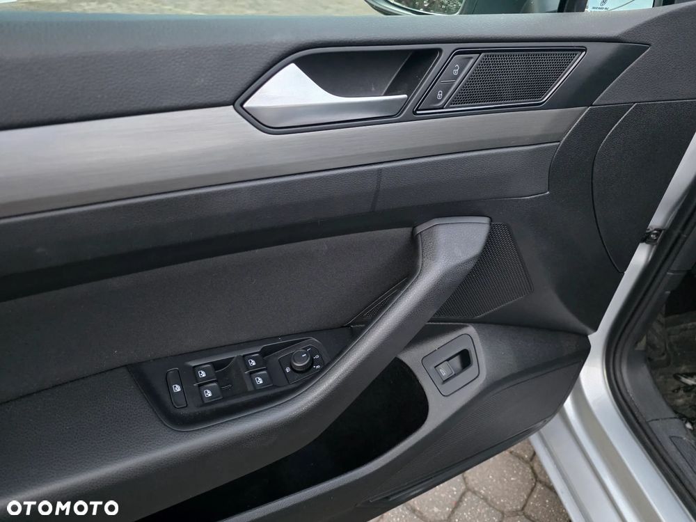 Volkswagen Passat 2.0 TDI (BlueMotion Technology) DSG Comfortline - 26