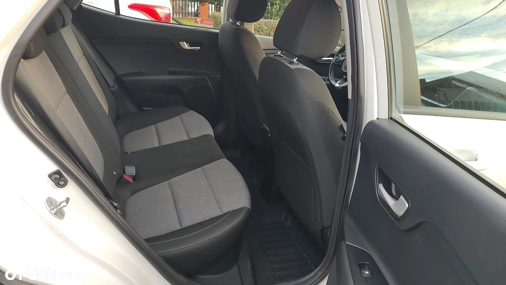 Kia Stonic 1.2 L Business Line - 12