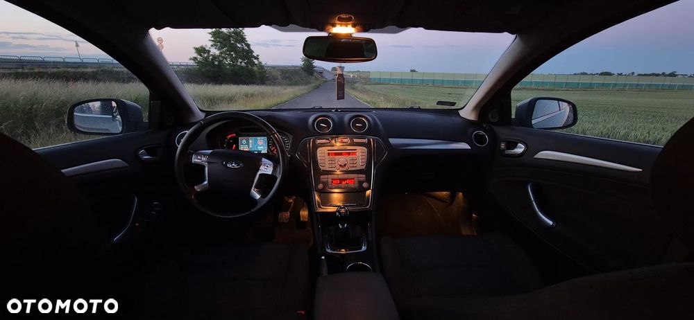 Ford Mondeo 2.0 TDCi Ambiente - 10