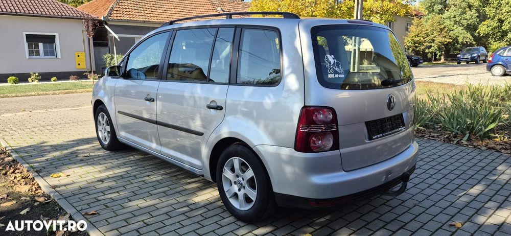 Volkswagen Touran - 4