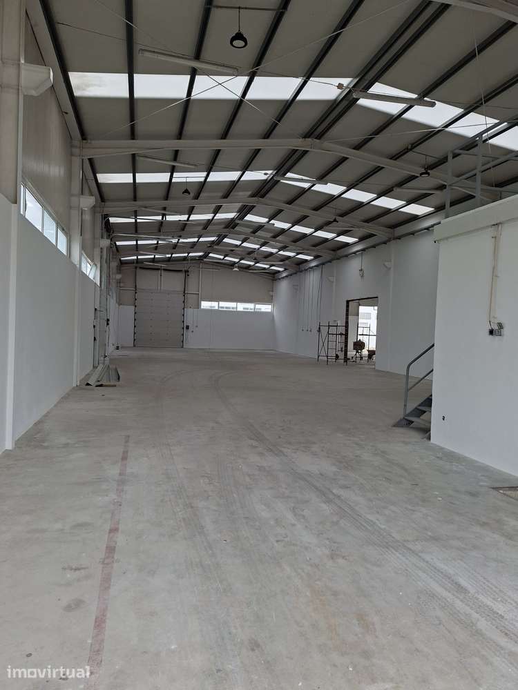 Arrenda-se Armazém/Pavilhão - Grande imagem: 2/4