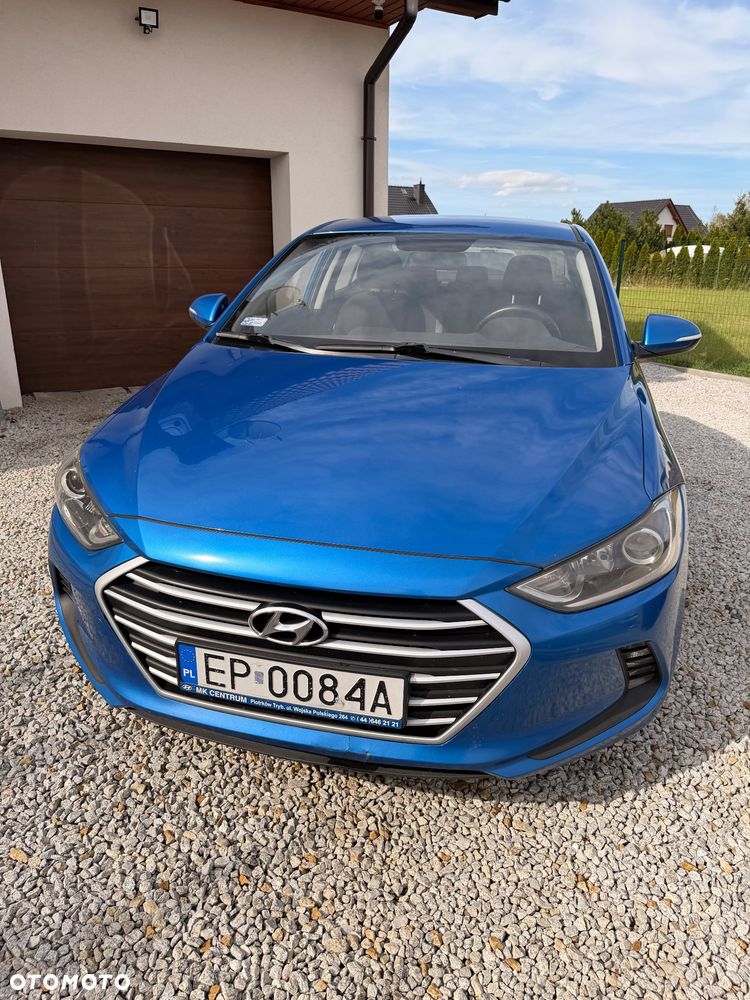 Hyundai Elantra 1.6 CRDi Comfort - 12