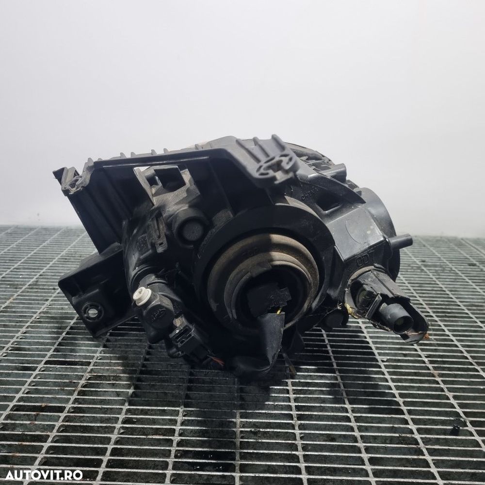 Far Dreapta Nissan Juke 2010 - 2014 SUV 4 Usi (1434) Fara xenon - 2