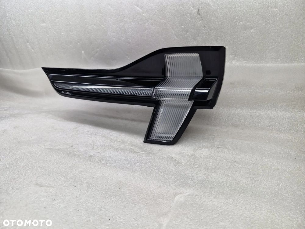FORD MUSTANG MACH-E LED LAMPA PRAWA TYŁ W KLAPĘ LJ8B-13A602-A - 3