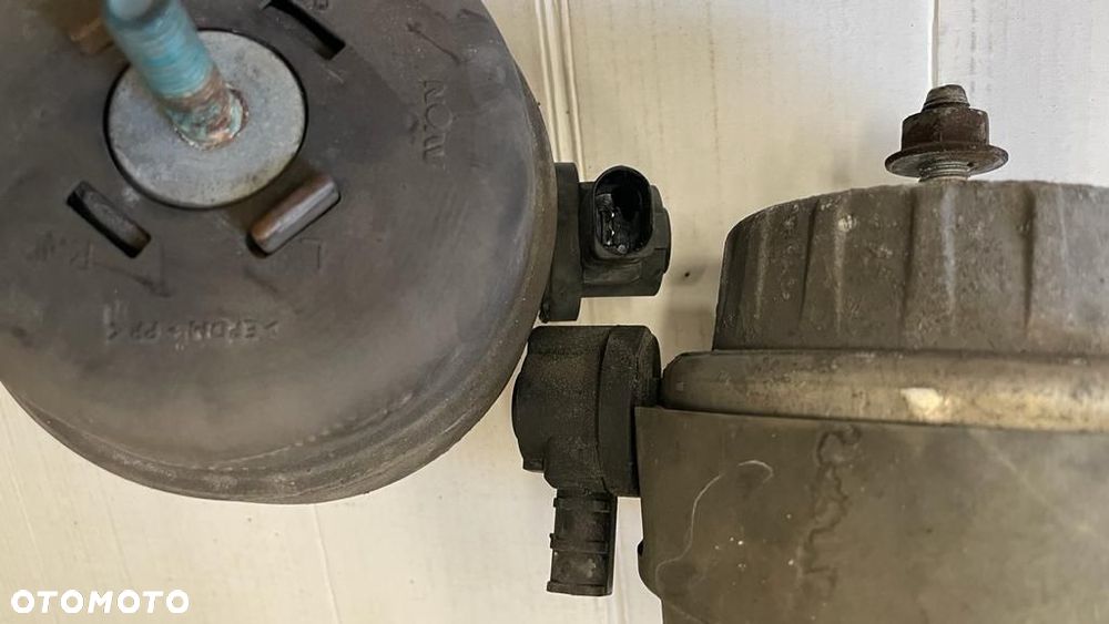 AUDI A6 C6 2.7 TDI PODUSZKA SILNIKA 4F0199379H 4F0199382H - 2