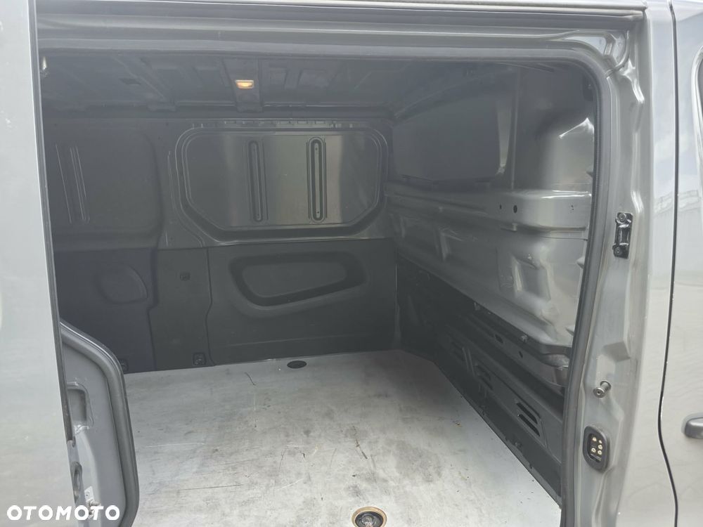 Opel Vivaro - 10