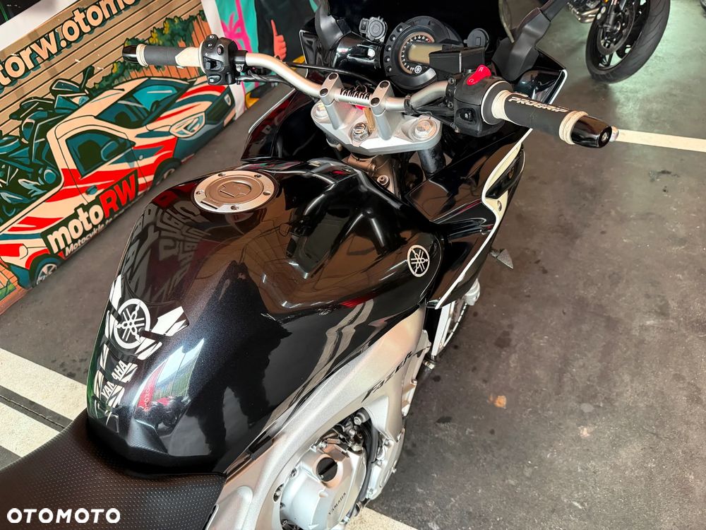 Yamaha FZ - 17