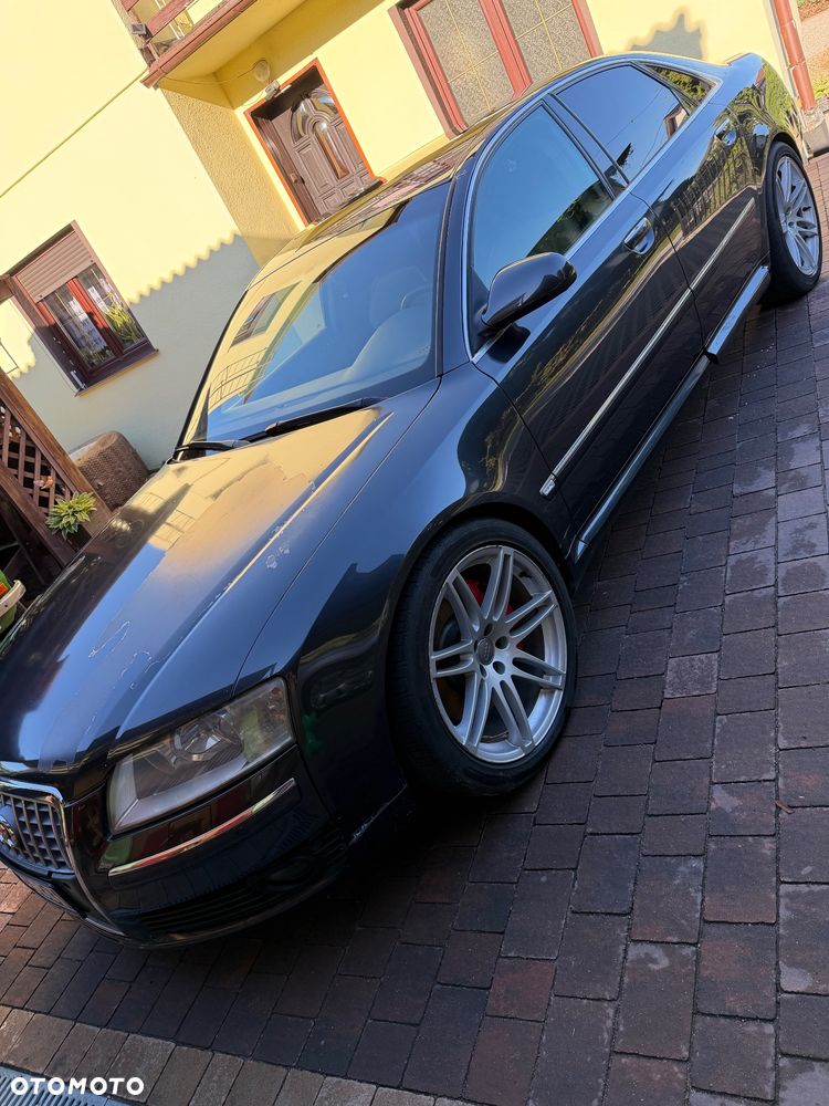 Audi A8 4.2 Quattro - 1
