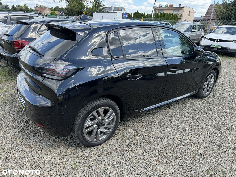 Peugeot 208 - 8