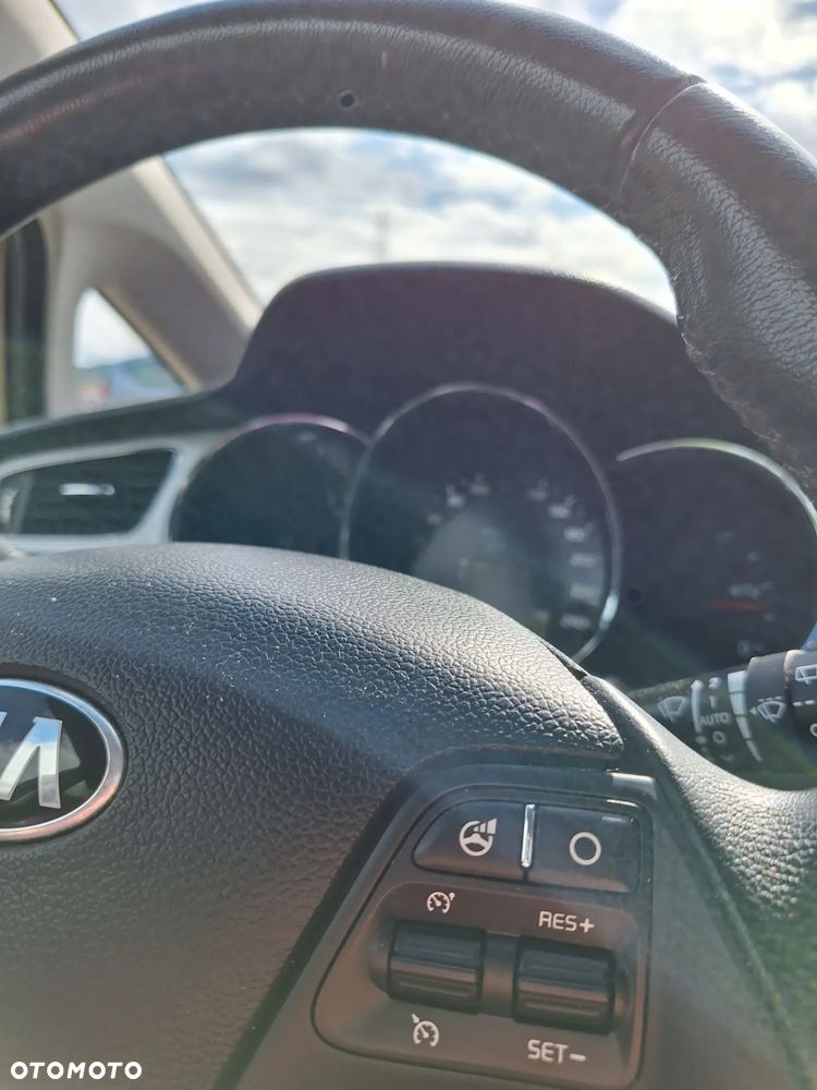 Kia Ceed - 10
