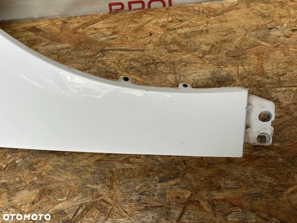 BŁOTNIK PRZEDNI PRAWY FORD FOCUS III  5B - 4