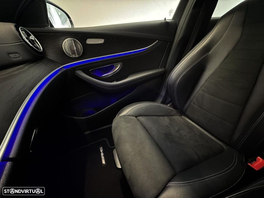 Mercedes-Benz E 300 de AMG Line 4Matic - 29