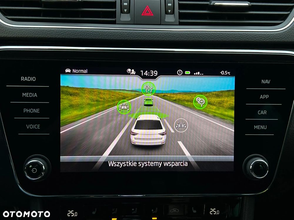 Skoda Superb 2.0 TDI DSG Ambition - 32