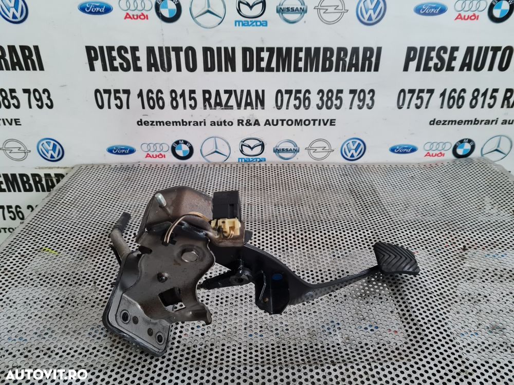 Pedala Pompa Ambreiaj Cilindru Receptor Ambreiaj Hyundai IX35 2.0 Benzina Volan Stanga An 2009-2010-2011-2012-2013-2014-2015 Dezmembrez Hyundai IX35 2.0 Benzina 2x4 Cod Motor G4KD An 2009-2010-2011-2012-2013-2014-2015 Volan Stanga - 4