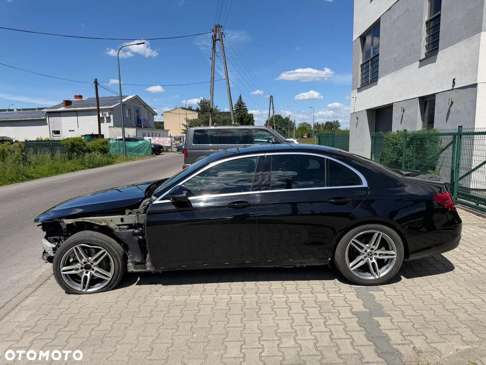 Mercedes-Benz Klasa E 220 d 4-Matic 9G-TRONIC - 4