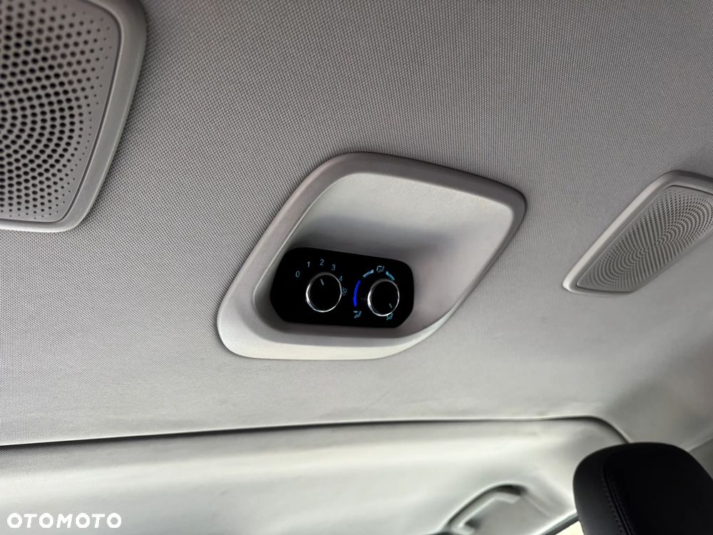 Ford Tourneo Custom - 22