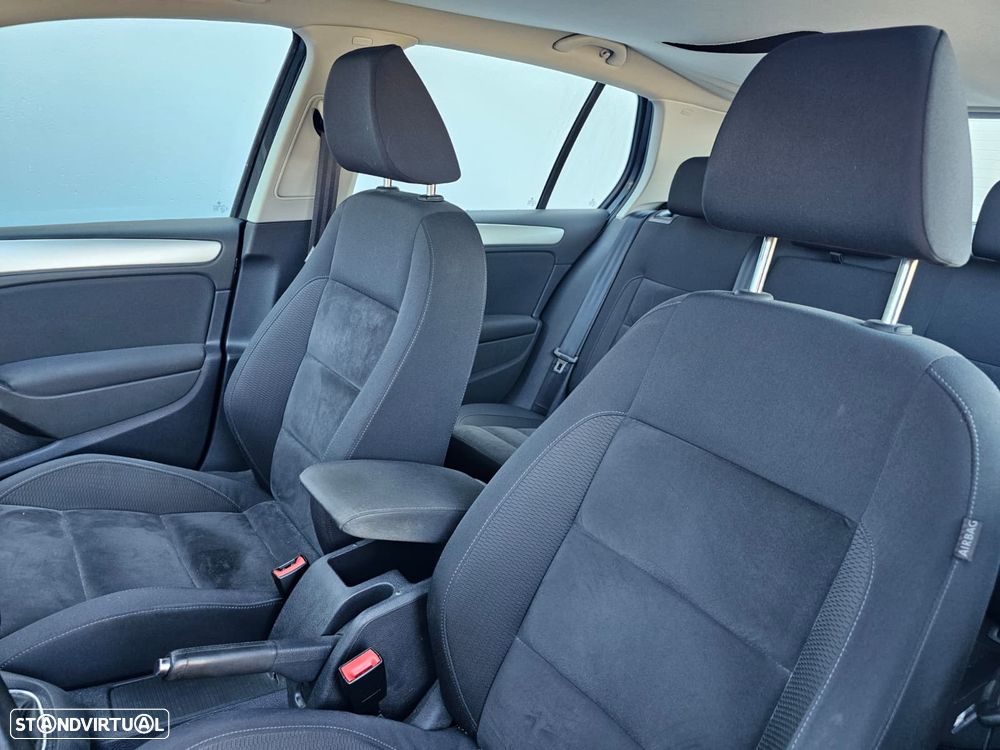 VW Golf 1.6 TDi Highline - 6