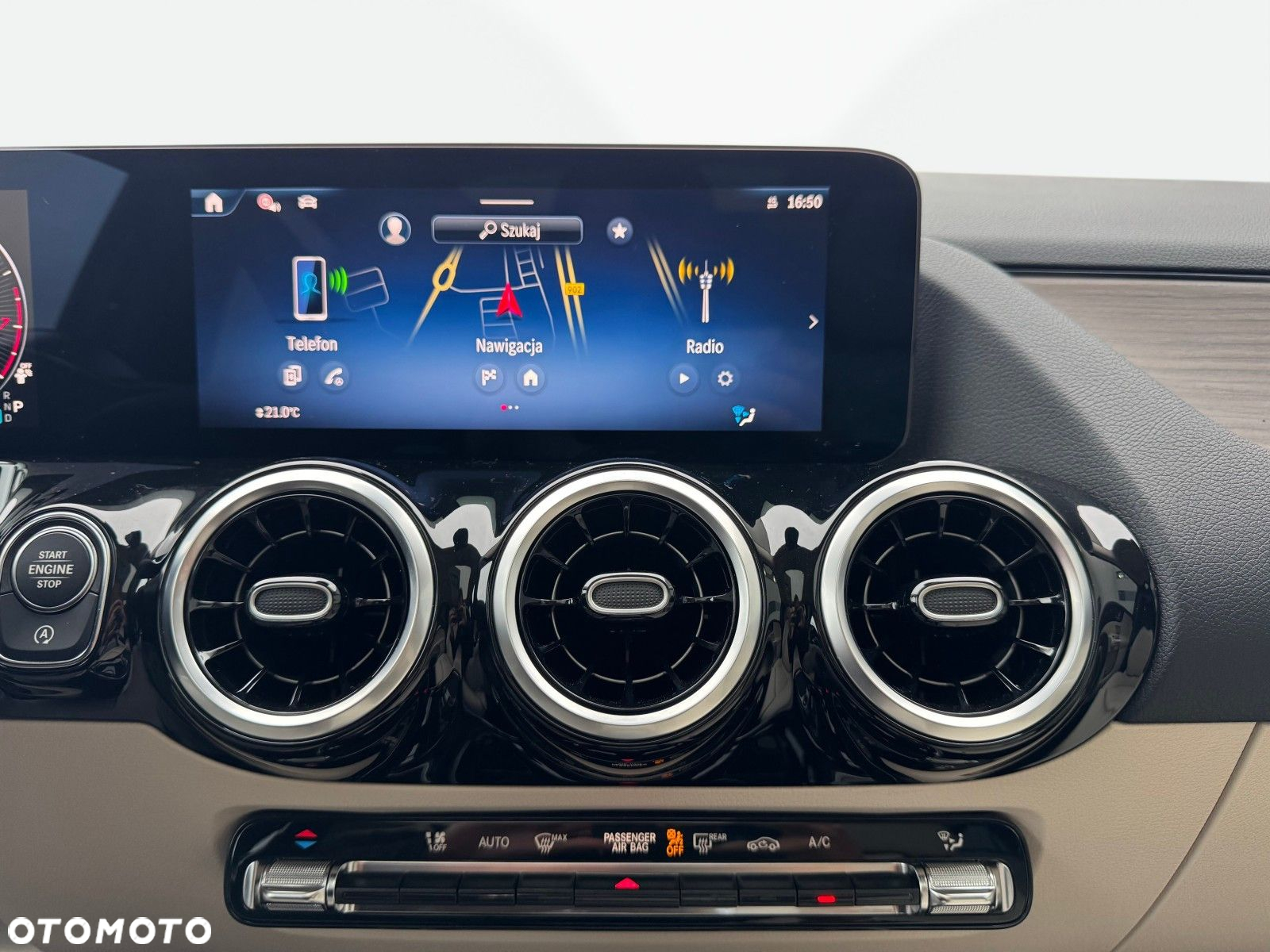 Mercedes-Benz GLA - 21