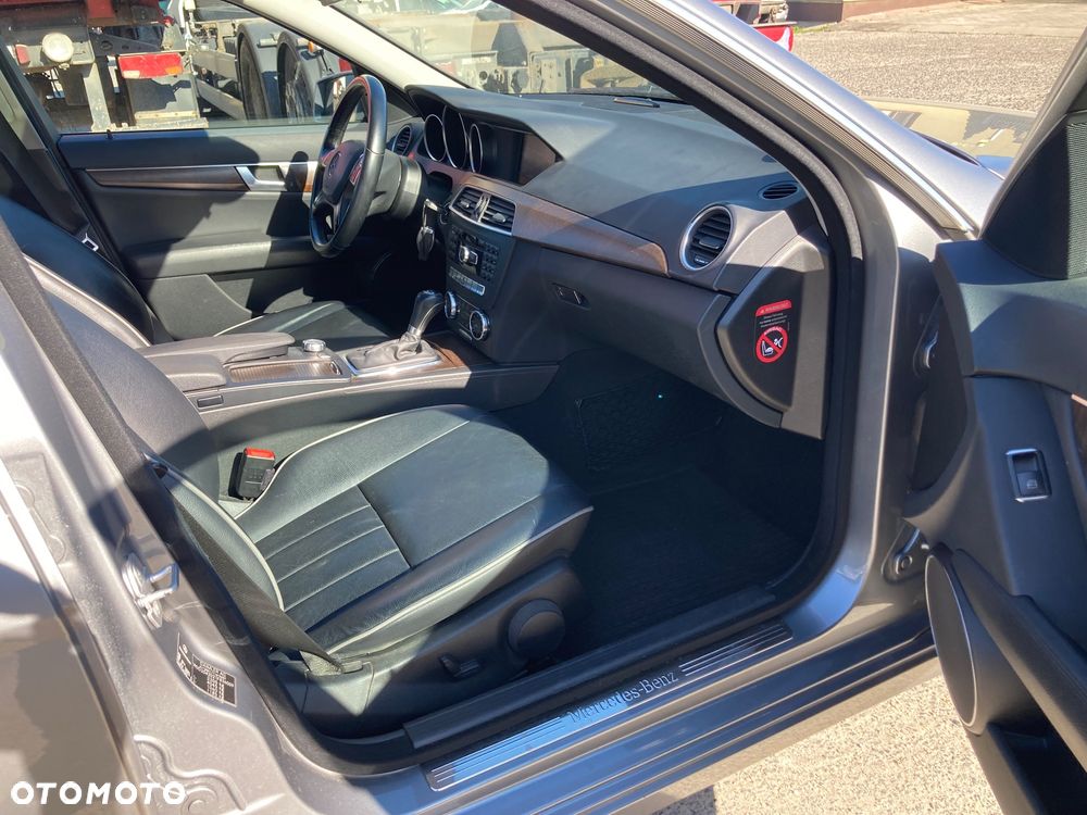 Mercedes-Benz Klasa C 220 CDI DPF Automatik BlueEFFICIENCY Elegance - 15
