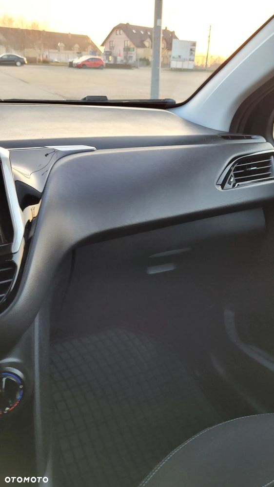 Peugeot 208 BlueHDi 100 Active - 17