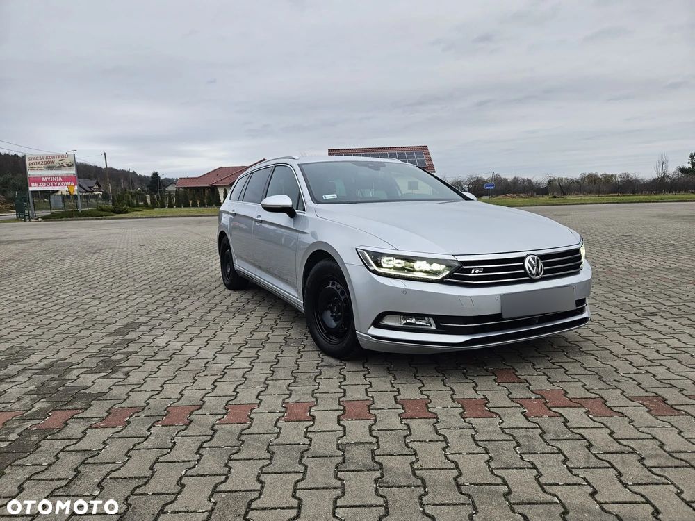 Volkswagen Passat - 1
