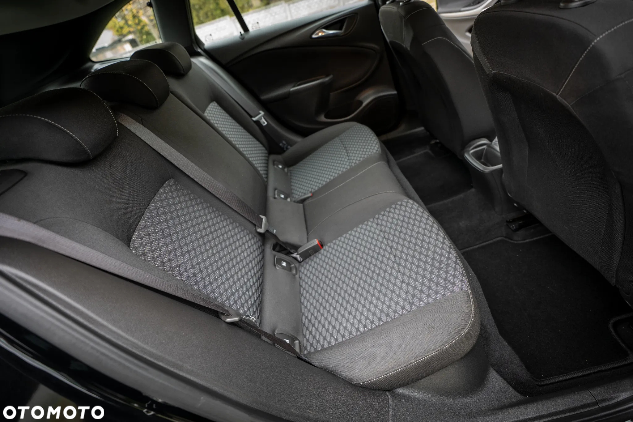 Opel Astra 1.5 D Start/Stop Sports Tourer Business Edition - 14
