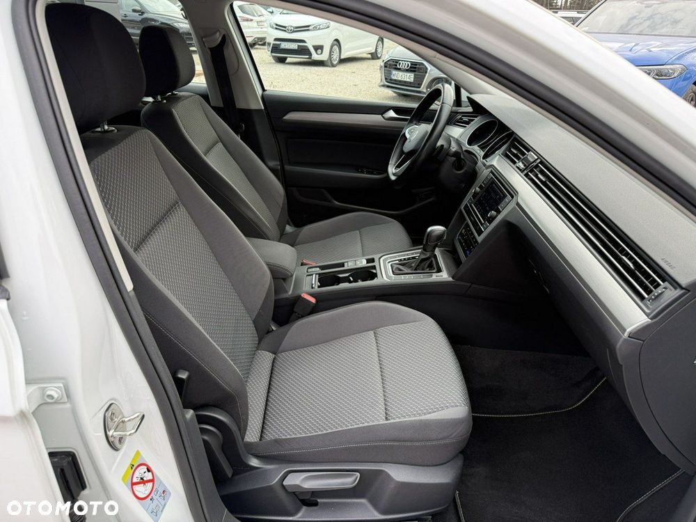 Volkswagen Passat - 25