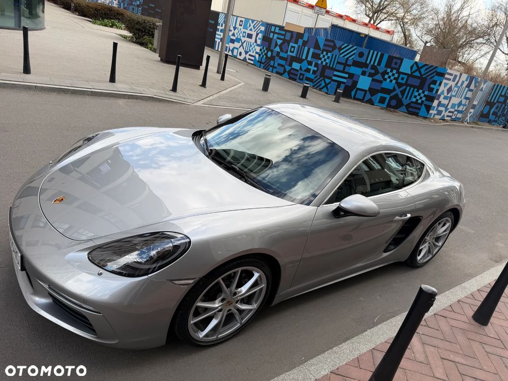 Porsche 718 Cayman - 11