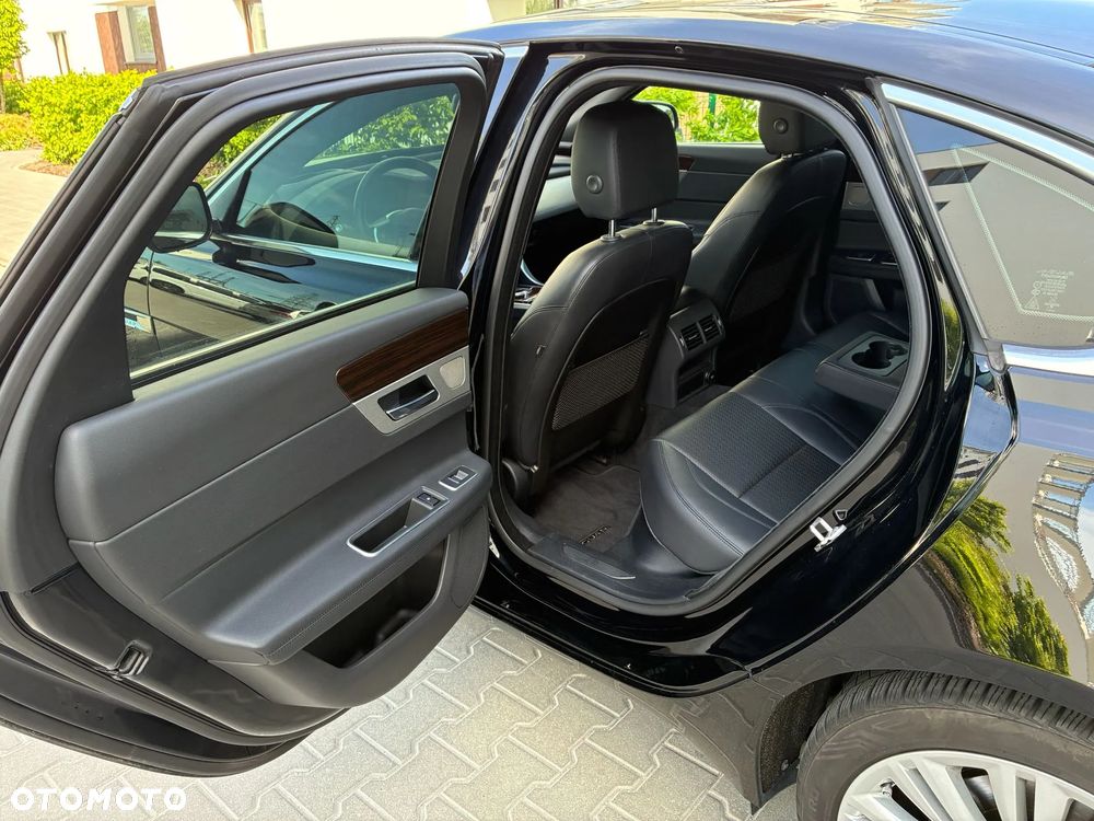 Jaguar XF 20t Prestige - 15