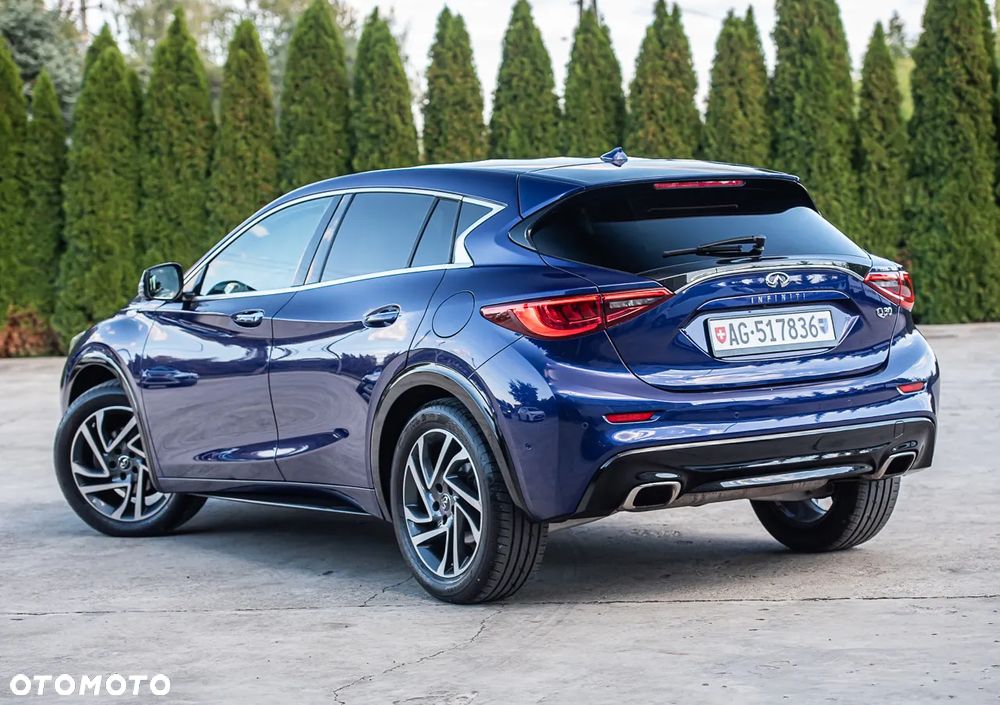 Infiniti Q30 - 9