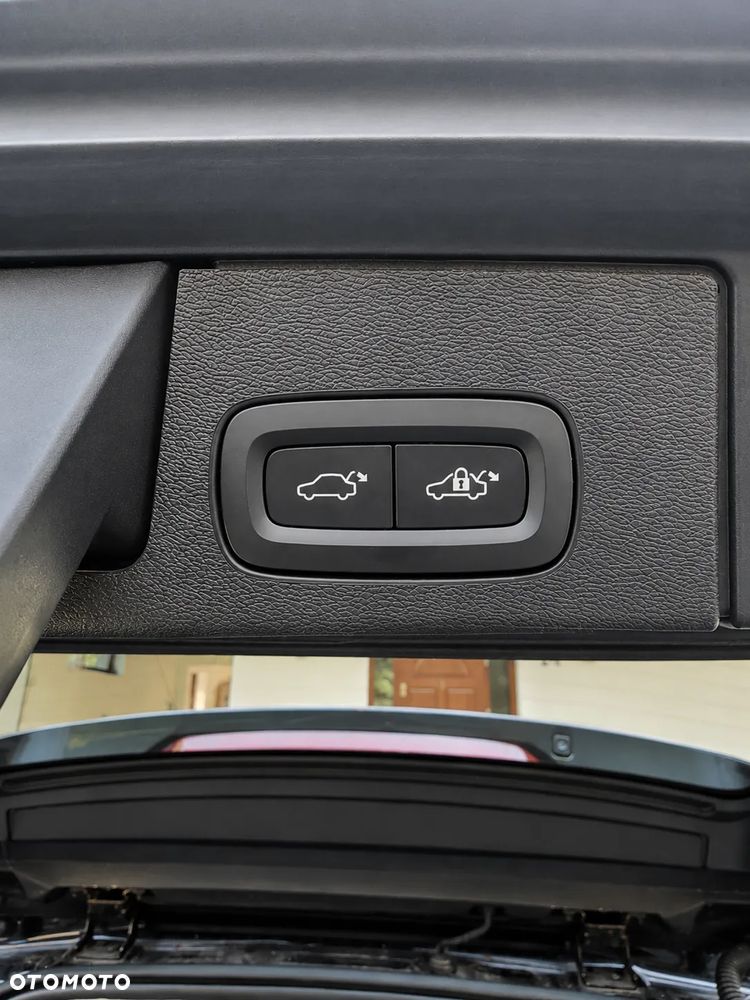 Volvo XC 60 B4 D AWD Plus Bright - 28