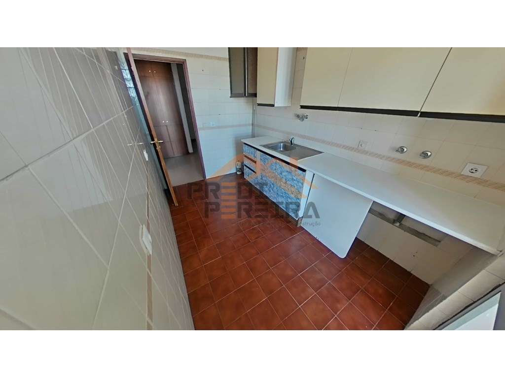 Oportunidade Única - T1 com arrecadação em Santo António dos Cavale... - Grande imagem: 2/25