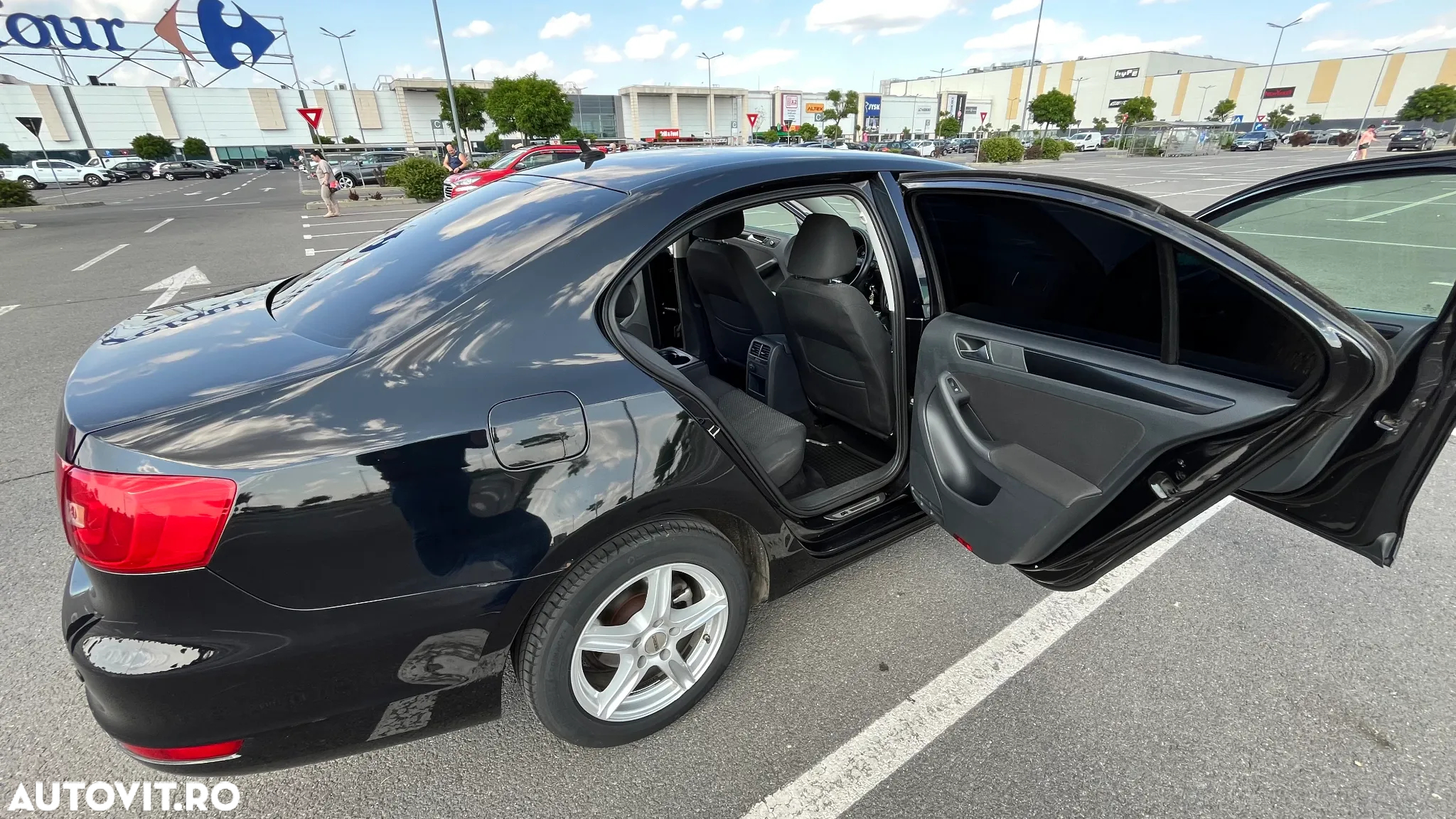 Volkswagen Jetta 1.6 TDI DPF Trendline - 13